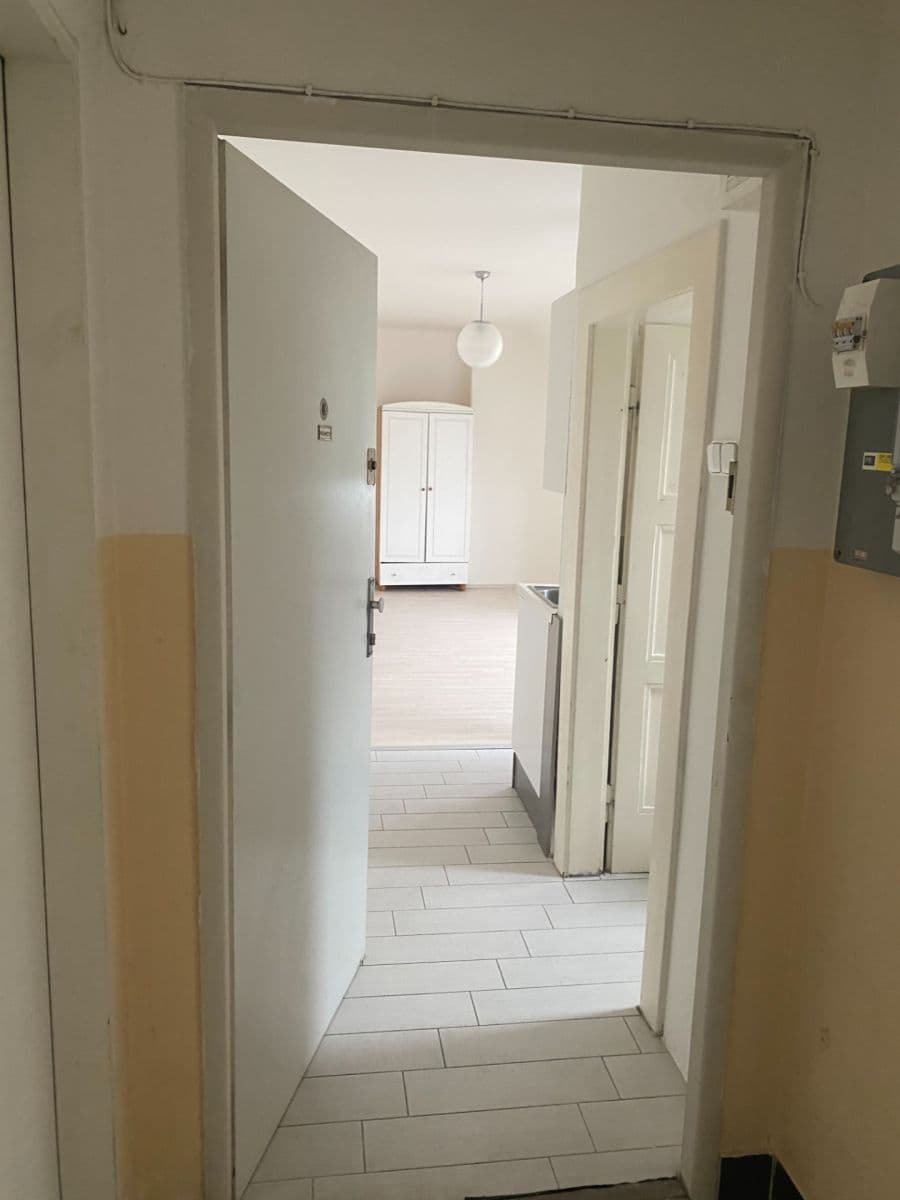 Predaj bytu 1-izbový 32 m², M. J. Lermontova, Praha, Praha Predaj bytu 1-izbový 32 m², M. J. Lermontova, Praha, Praha