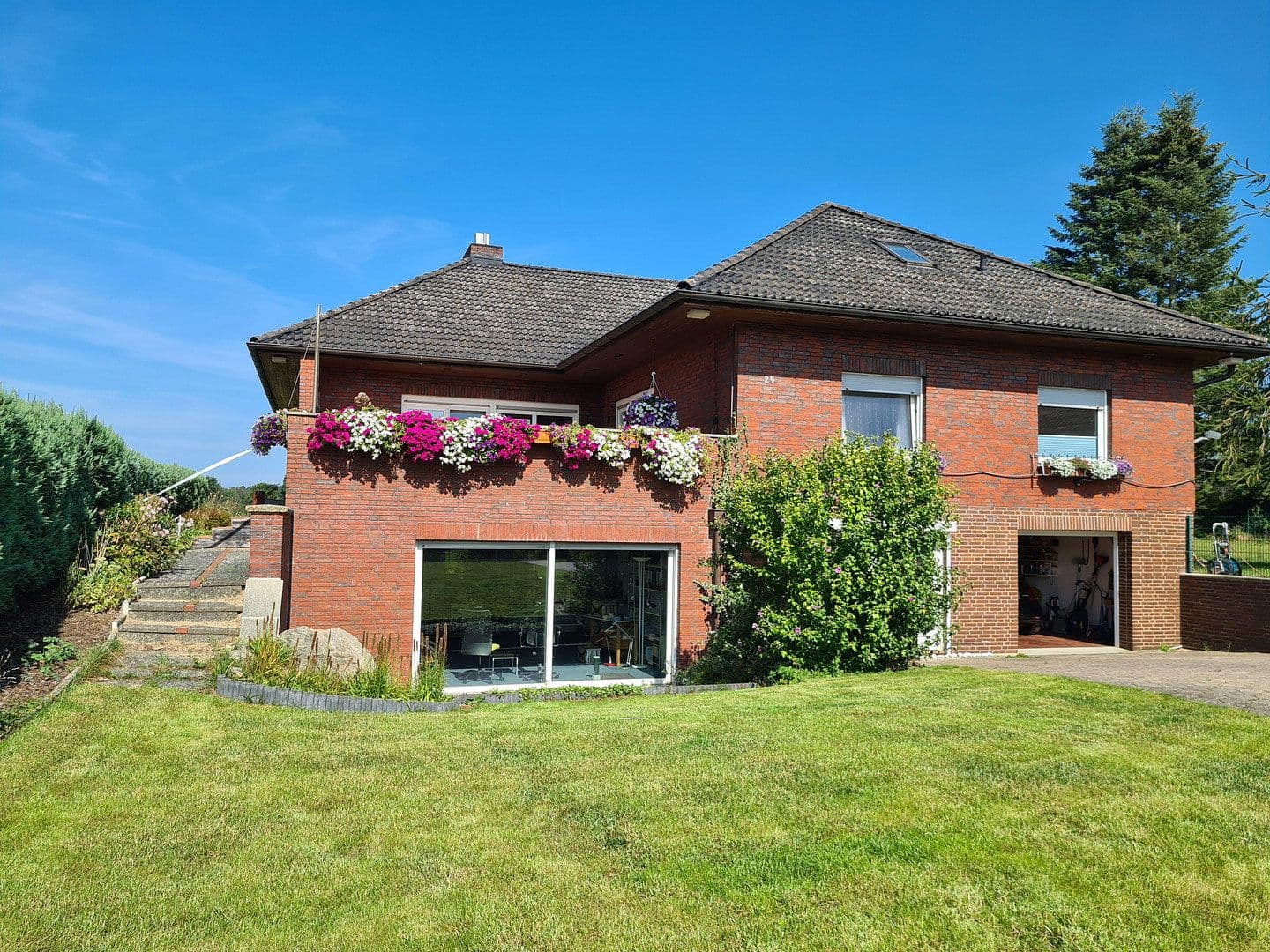 Predaj domu 298 m², pozemek 1.567 m², Sülfeld, Šlezvicko-Holštajnsko Predaj domu 298 m², pozemek 1.567 m², Sülfeld, Šlezvicko-Holštajnsko