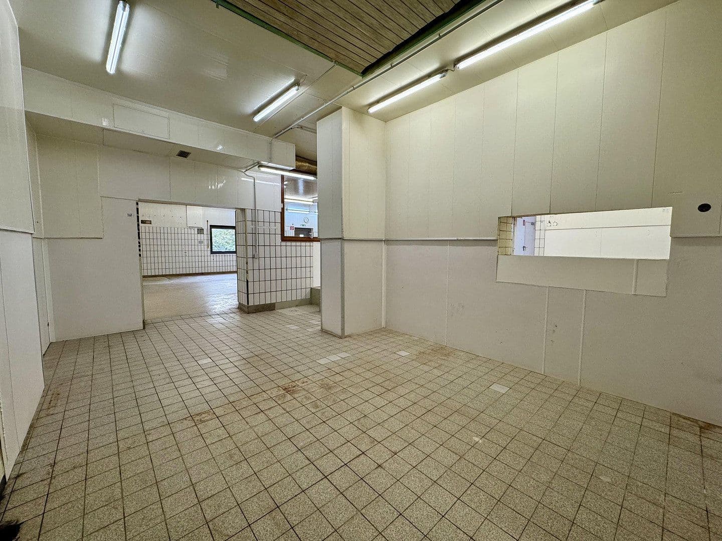 Prenájom nebytového priestoru 260 m², Bochumer Straße 36, Essen, Severné Porýnie - Westfálsko Prenájom nebytového priestoru 260 m², Bochumer Straße 36, Essen, Severné Porýnie - Westfálsko