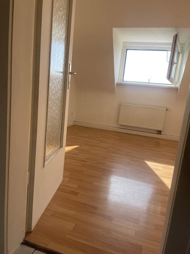 Prenájom bytu 3-izbový 58 m², Rommerskircherstr X, Köln, Severné Porýnie - Westfálsko Prenájom bytu 3-izbový 58 m², Rommerskircherstr X, Köln, Severné Porýnie - Westfálsko