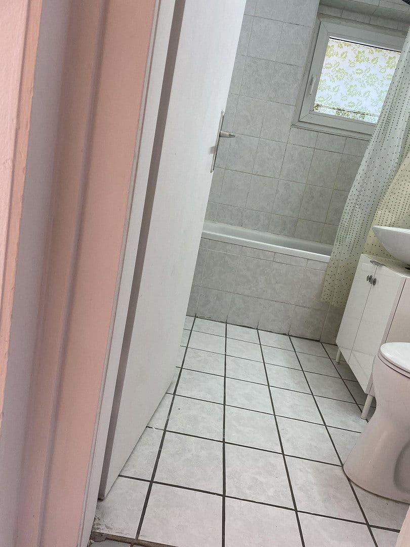 Prenájom bytu 3-izbový 58 m², Rommerskircherstr X, Köln, Severné Porýnie - Westfálsko Prenájom bytu 3-izbový 58 m², Rommerskircherstr X, Köln, Severné Porýnie - Westfálsko