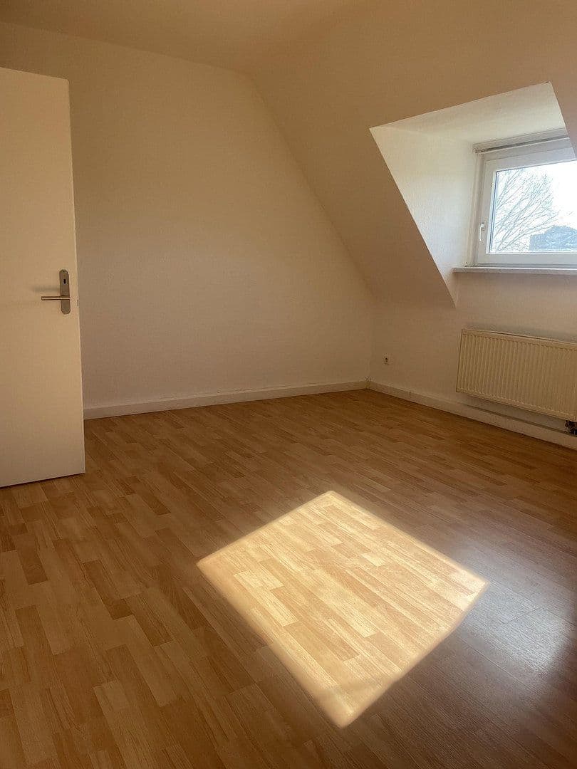 Prenájom bytu 3-izbový 58 m², Rommerskircherstr X, Köln, Severné Porýnie - Westfálsko Prenájom bytu 3-izbový 58 m², Rommerskircherstr X, Köln, Severné Porýnie - Westfálsko