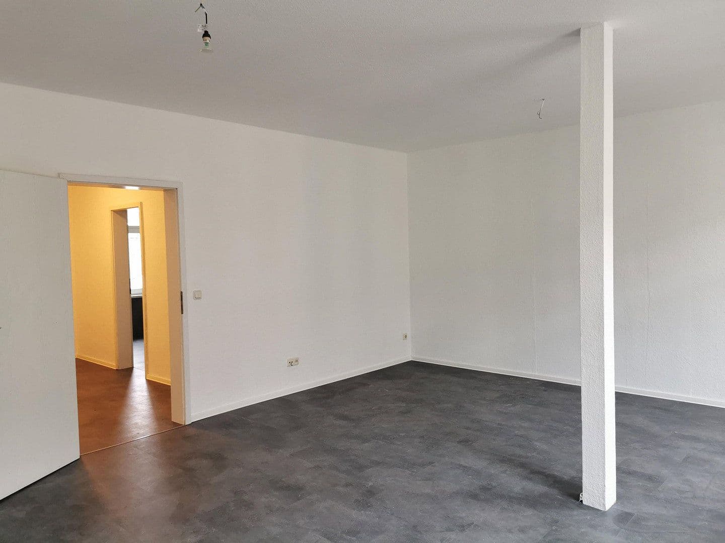 Prenájom bytu 3-izbový 93 m², Gera, Durínsko Prenájom bytu 3-izbový 93 m², Gera, Durínsko