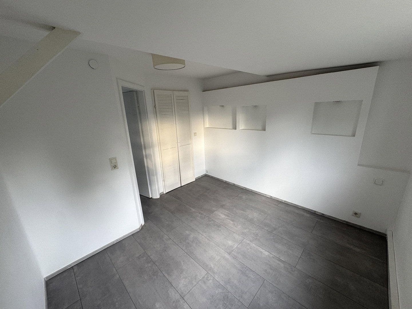 Prenájom bytu 3-izbový 79 m², Wuppertal Cronenberg, Severné Porýnie - Westfálsko Prenájom bytu 3-izbový 79 m², Wuppertal Cronenberg, Severné Porýnie - Westfálsko