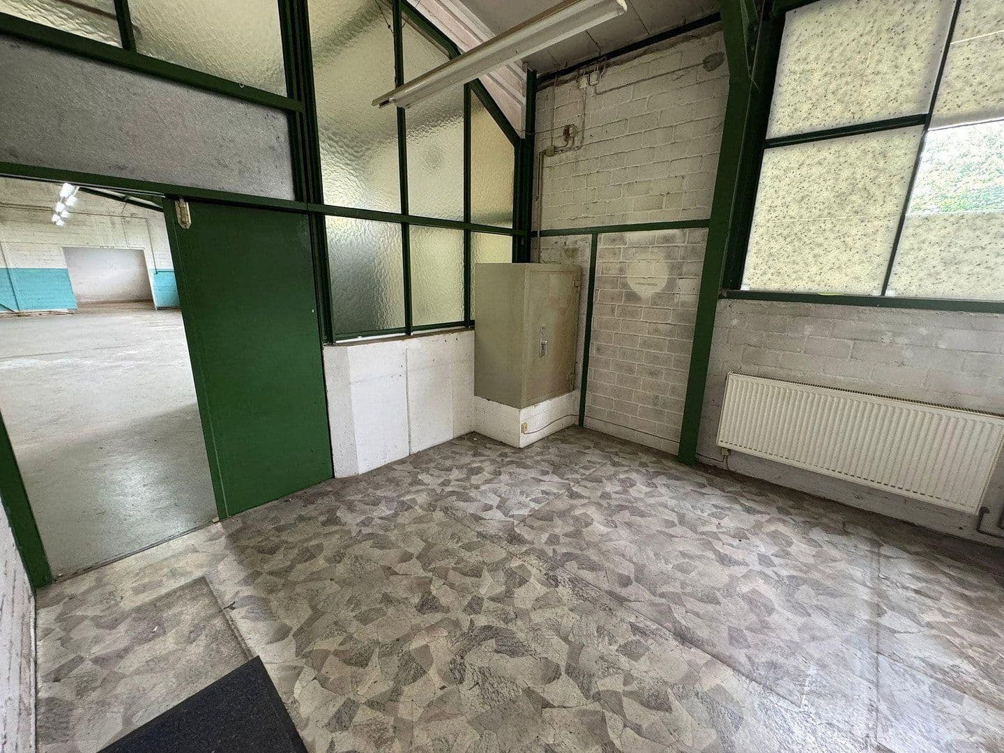 Prenájom nebytového priestoru 750 m², Solingen, Severné Porýnie - Westfálsko Prenájom nebytového priestoru 750 m², Solingen, Severné Porýnie - Westfálsko