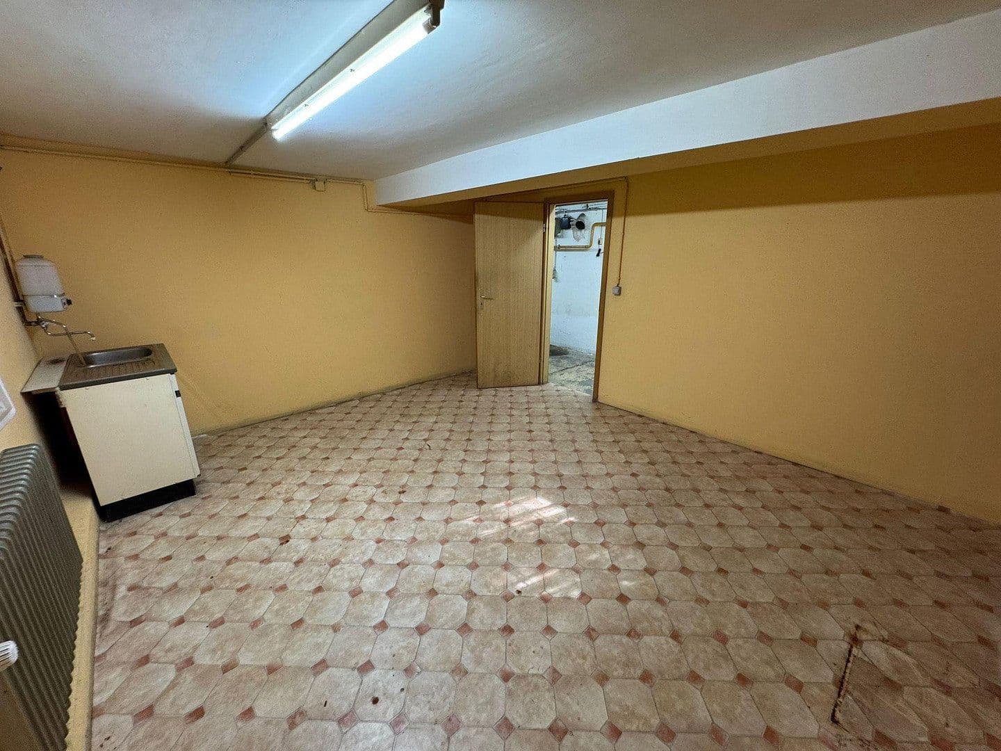 Prenájom nebytového priestoru 750 m², Solingen, Severné Porýnie - Westfálsko Prenájom nebytového priestoru 750 m², Solingen, Severné Porýnie - Westfálsko