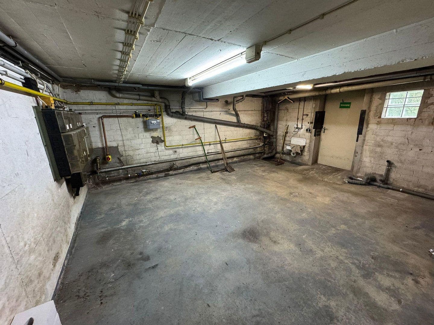 Prenájom nebytového priestoru 750 m², Solingen, Severné Porýnie - Westfálsko Prenájom nebytového priestoru 750 m², Solingen, Severné Porýnie - Westfálsko