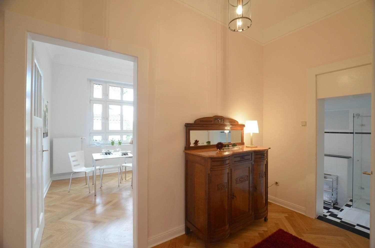 Prenájom bytu 3-izbový 85 m², Hauptstr. 561, Königswinter, Severné Porýnie - Westfálsko Prenájom bytu 3-izbový 85 m², Hauptstr. 561, Königswinter, Severné Porýnie - Westfálsko