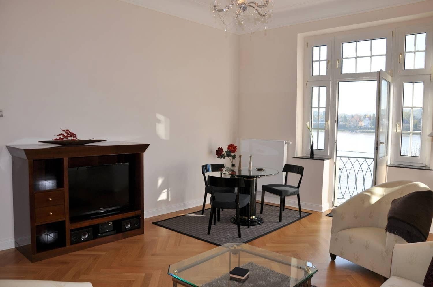 Prenájom bytu 3-izbový 85 m², Hauptstr. 561, Königswinter, Severné Porýnie - Westfálsko Prenájom bytu 3-izbový 85 m², Hauptstr. 561, Königswinter, Severné Porýnie - Westfálsko