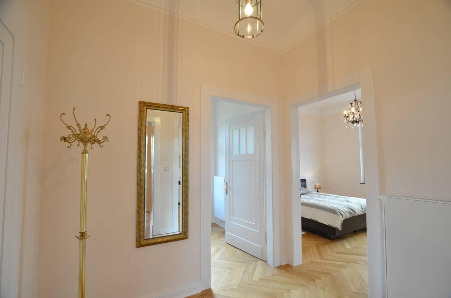 Prenájom bytu 3-izbový 85 m², Hauptstr. 561, Königswinter, Severné Porýnie - Westfálsko Prenájom bytu 3-izbový 85 m², Hauptstr. 561, Königswinter, Severné Porýnie - Westfálsko