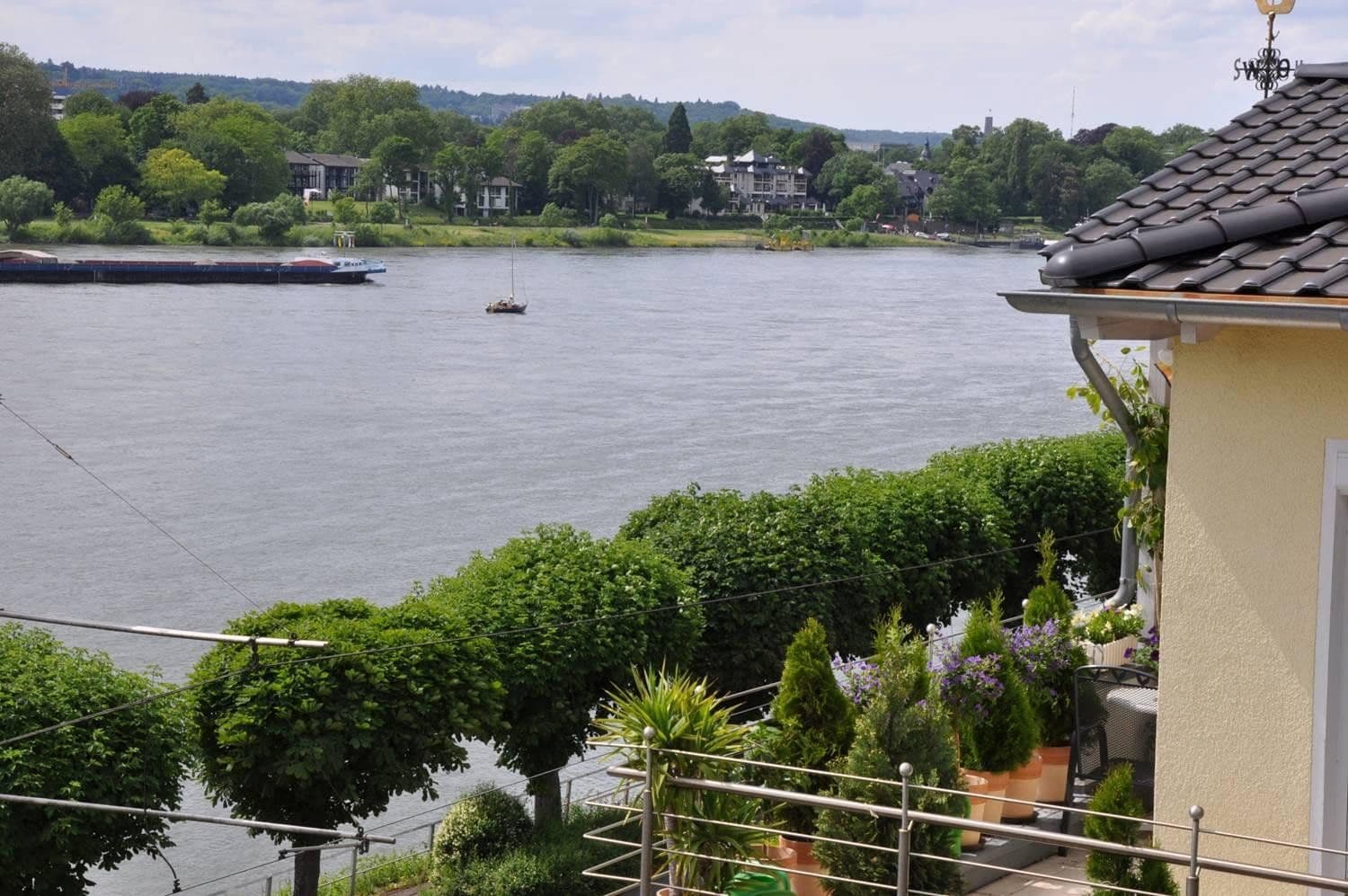 Prenájom bytu 3-izbový 85 m², Hauptstr. 561, Königswinter, Severné Porýnie - Westfálsko Prenájom bytu 3-izbový 85 m², Hauptstr. 561, Königswinter, Severné Porýnie - Westfálsko