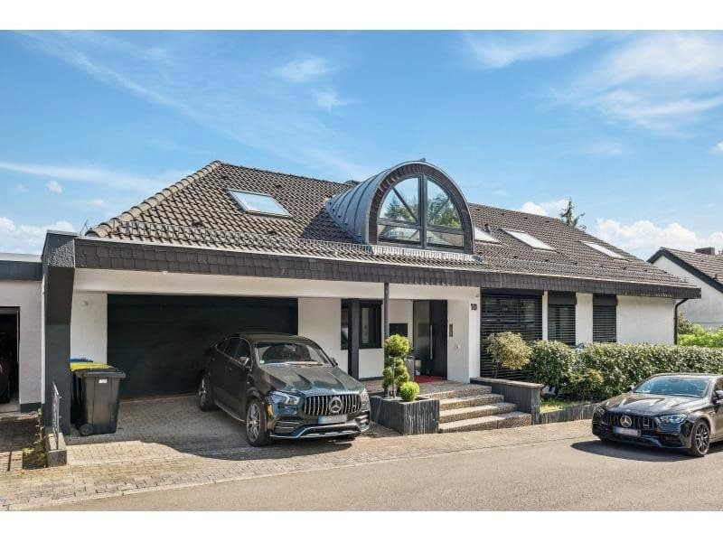 Predaj domu 447 m², pozemek 1.111 m², Siegfriedstraße 10, Taunusstein, Hesensko Predaj domu 447 m², pozemek 1.111 m², Siegfriedstraße 10, Taunusstein, Hesensko