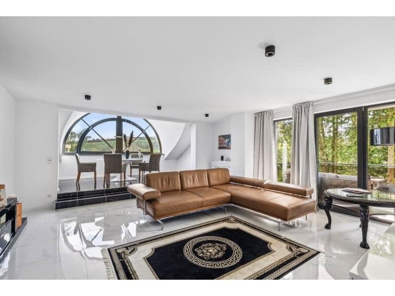 Predaj domu 447 m², pozemek 1.111 m², Siegfriedstraße 10, Taunusstein, Hesensko Predaj domu 447 m², pozemek 1.111 m², Siegfriedstraße 10, Taunusstein, Hesensko