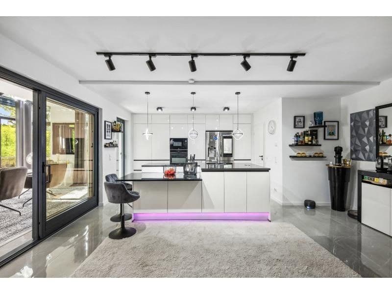 Predaj domu 447 m², pozemek 1.111 m², Siegfriedstraße 10, Taunusstein, Hesensko Predaj domu 447 m², pozemek 1.111 m², Siegfriedstraße 10, Taunusstein, Hesensko