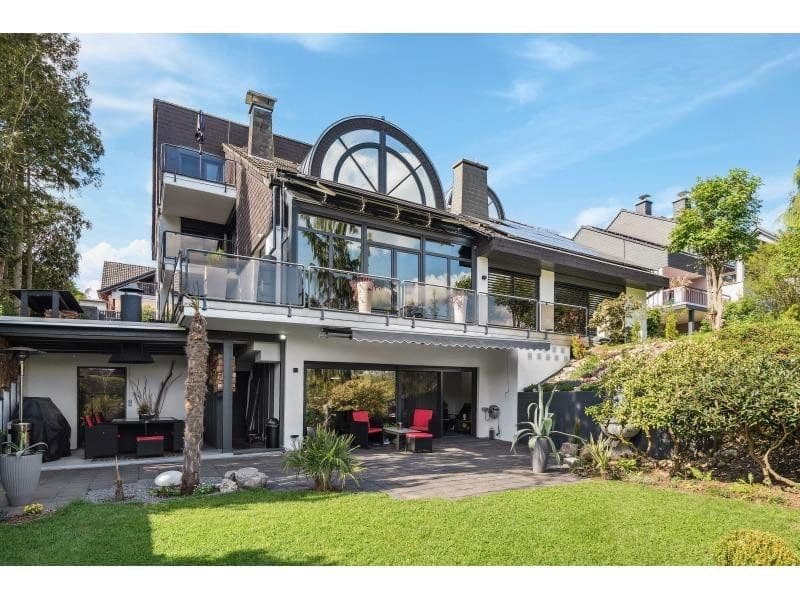 Predaj domu 447 m², pozemek 1.111 m², Siegfriedstraße 10, Taunusstein, Hesensko Predaj domu 447 m², pozemek 1.111 m², Siegfriedstraße 10, Taunusstein, Hesensko