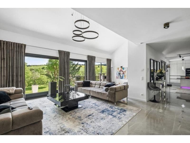 Predaj domu 447 m², pozemek 1.111 m², Siegfriedstraße 10, Taunusstein, Hesensko Predaj domu 447 m², pozemek 1.111 m², Siegfriedstraße 10, Taunusstein, Hesensko