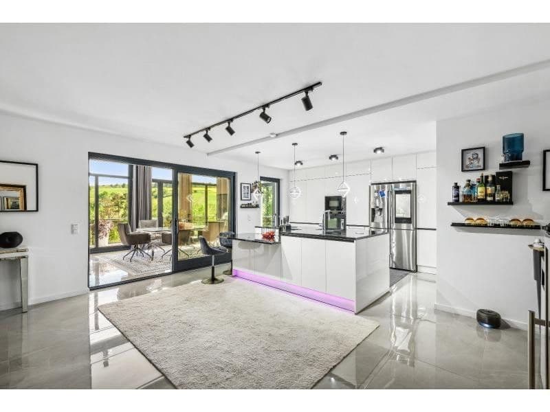 Predaj domu 447 m², pozemek 1.111 m², Siegfriedstraße 10, Taunusstein, Hesensko Predaj domu 447 m², pozemek 1.111 m², Siegfriedstraße 10, Taunusstein, Hesensko