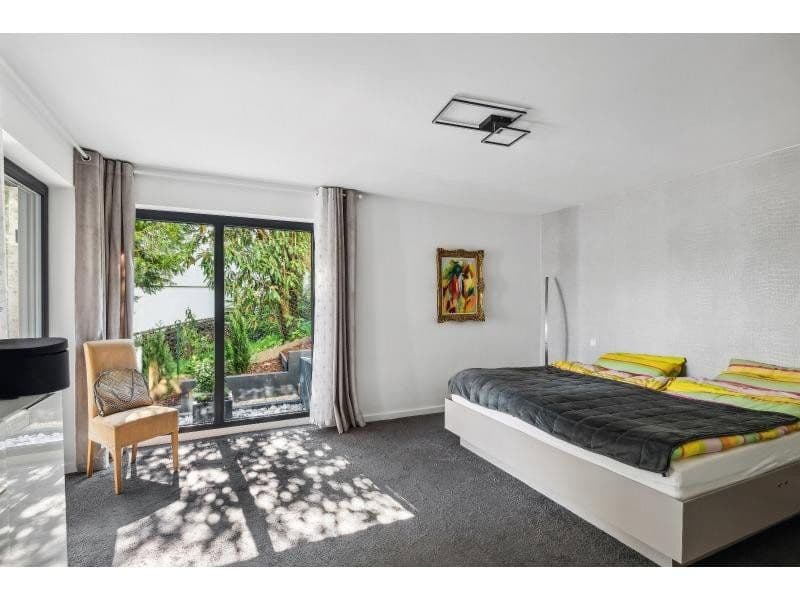 Predaj domu 447 m², pozemek 1.111 m², Siegfriedstraße 10, Taunusstein, Hesensko Predaj domu 447 m², pozemek 1.111 m², Siegfriedstraße 10, Taunusstein, Hesensko