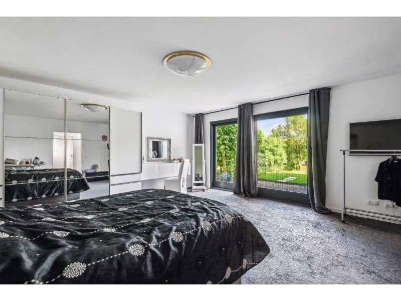 Predaj domu 447 m², pozemek 1.111 m², Siegfriedstraße 10, Taunusstein, Hesensko Predaj domu 447 m², pozemek 1.111 m², Siegfriedstraße 10, Taunusstein, Hesensko