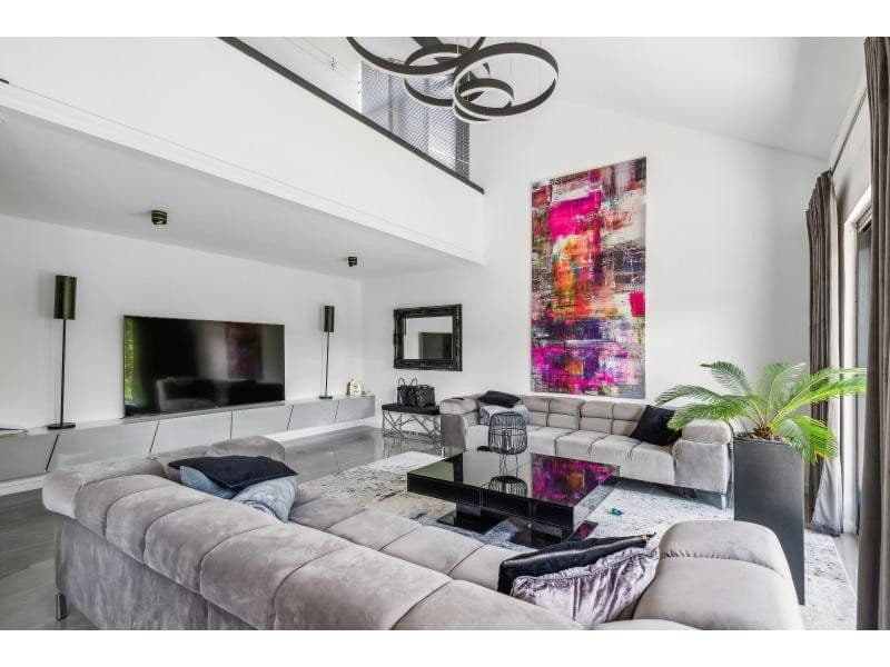 Predaj domu 447 m², pozemek 1.111 m², Siegfriedstraße 10, Taunusstein, Hesensko Predaj domu 447 m², pozemek 1.111 m², Siegfriedstraße 10, Taunusstein, Hesensko