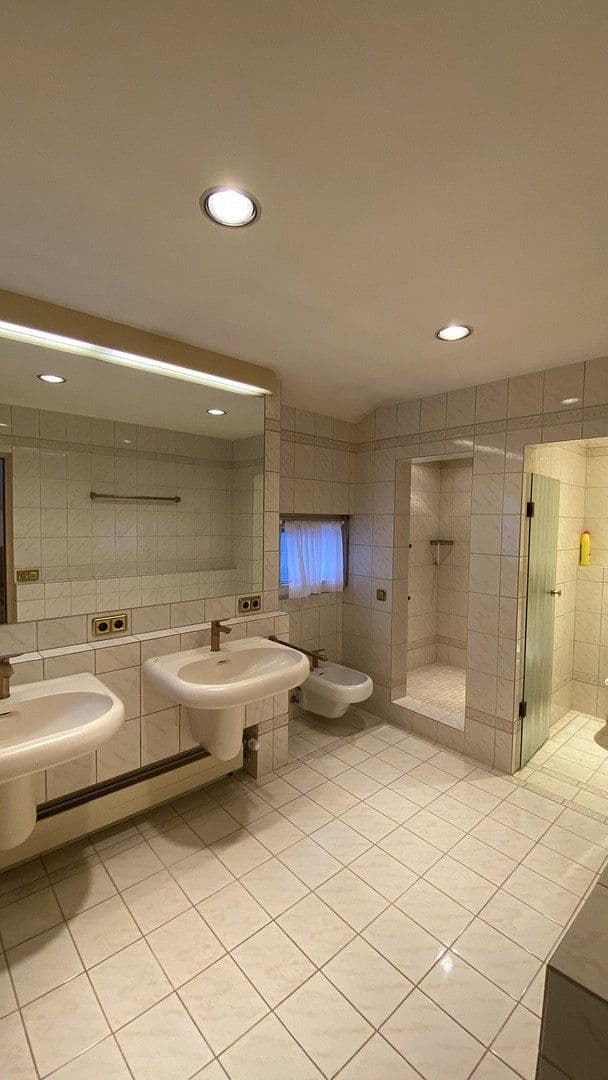 Prenájom bytu 3-izbový 123 m², Sindelfingen, Bádensko-Wurttembersko Prenájom bytu 3-izbový 123 m², Sindelfingen, Bádensko-Wurttembersko