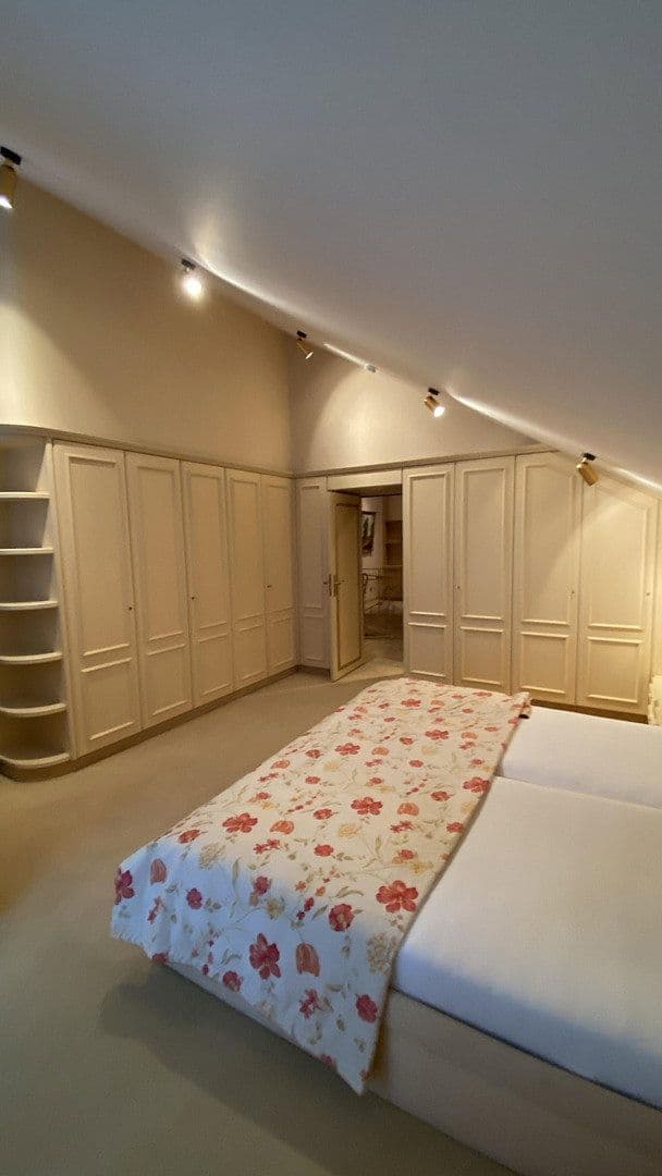 Prenájom bytu 3-izbový 123 m², Sindelfingen, Bádensko-Wurttembersko Prenájom bytu 3-izbový 123 m², Sindelfingen, Bádensko-Wurttembersko