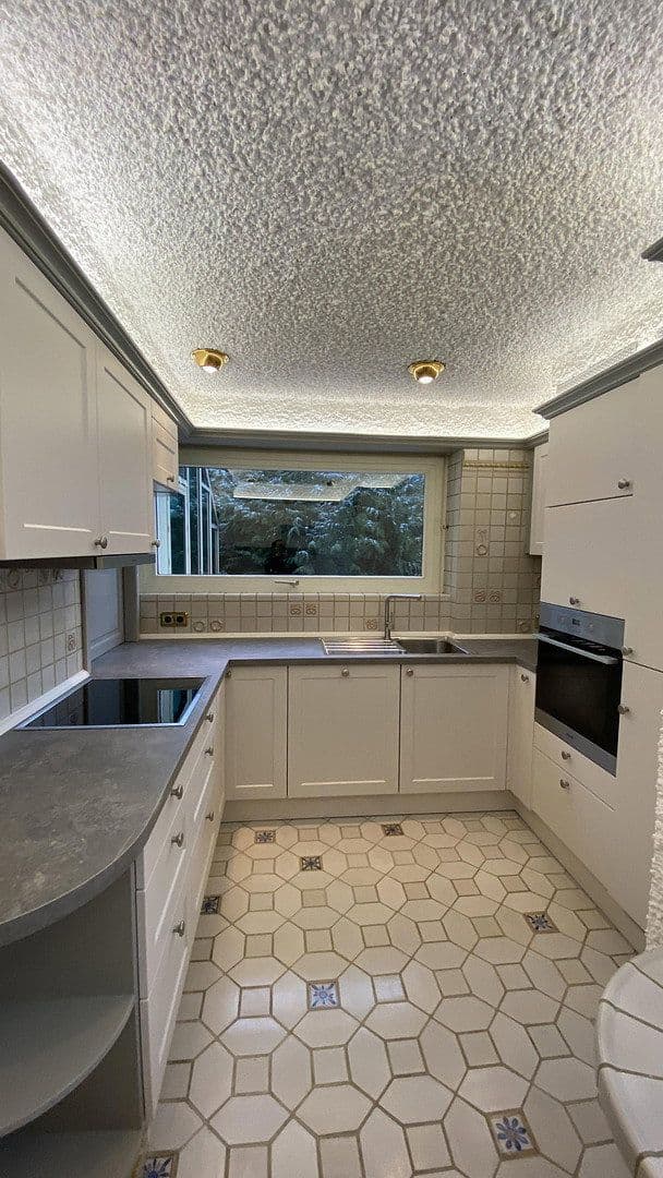 Prenájom bytu 3-izbový 123 m², Sindelfingen, Bádensko-Wurttembersko Prenájom bytu 3-izbový 123 m², Sindelfingen, Bádensko-Wurttembersko