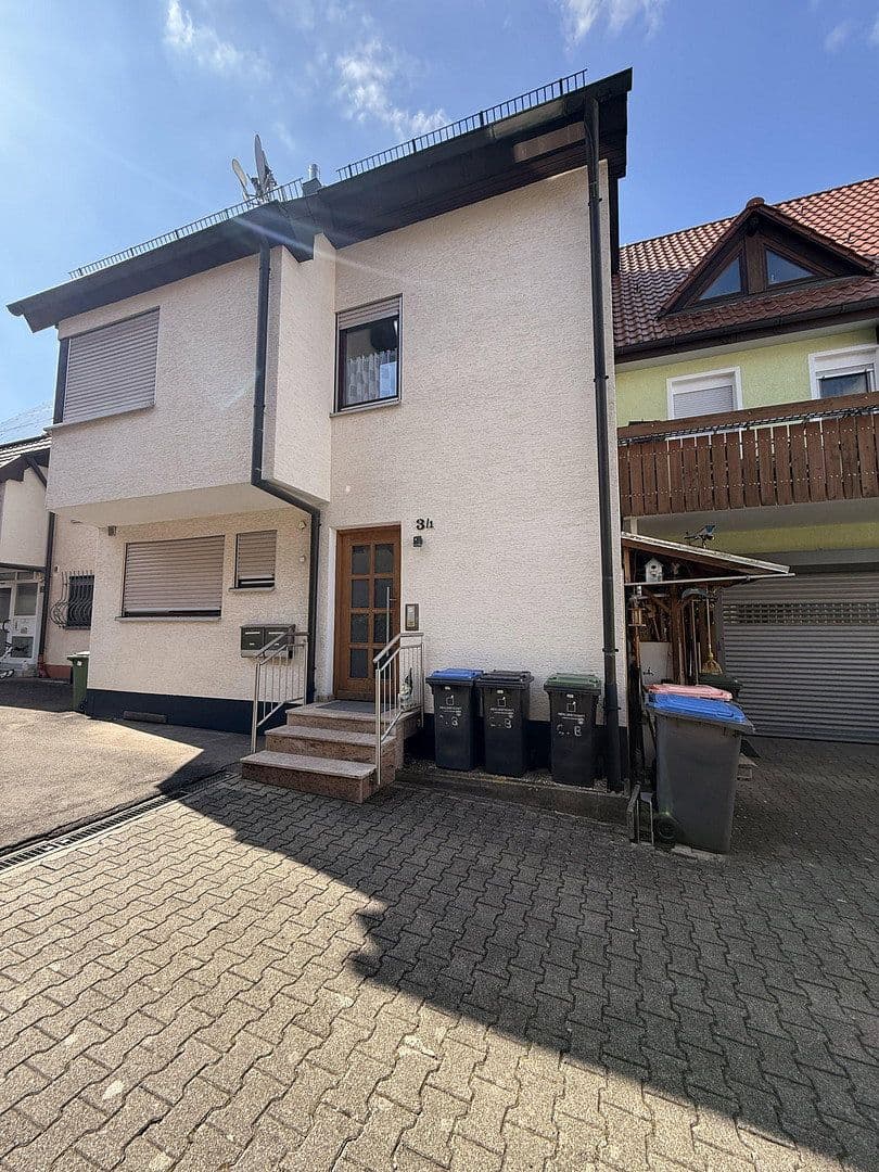 Predaj domu 155 m², pozemek 160 m², Renningen, Bádensko-Wurttembersko Predaj domu 155 m², pozemek 160 m², Renningen, Bádensko-Wurttembersko