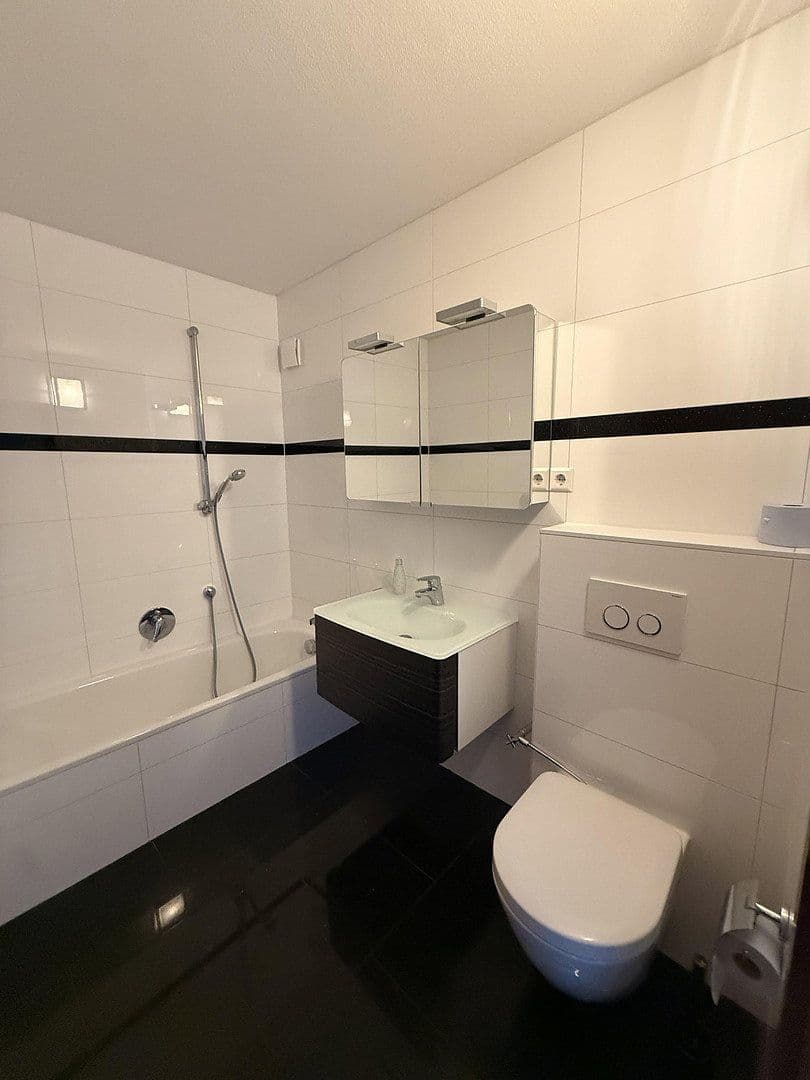 Predaj domu 155 m², pozemek 160 m², Renningen, Bádensko-Wurttembersko Predaj domu 155 m², pozemek 160 m², Renningen, Bádensko-Wurttembersko