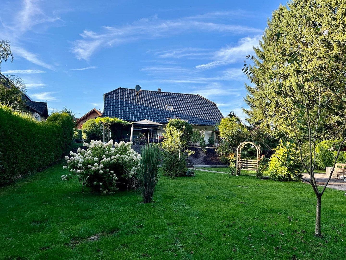 Predaj domu 187 m², pozemek 4.000 m², Brückenweiher, 12, Waldbröl, Severné Porýnie - Westfálsko Predaj domu 187 m², pozemek 4.000 m², Brückenweiher, 12, Waldbröl, Severné Porýnie - Westfálsko