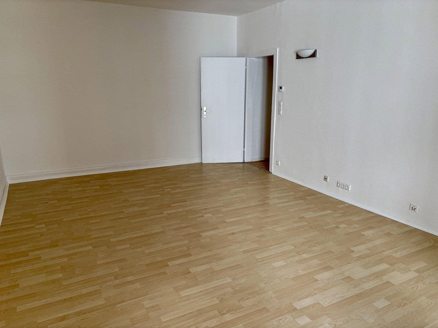 Prenájom bytu 2-izbový 73 m², Frankfurt am Main, Hesensko Prenájom bytu 2-izbový 73 m², Frankfurt am Main, Hesensko