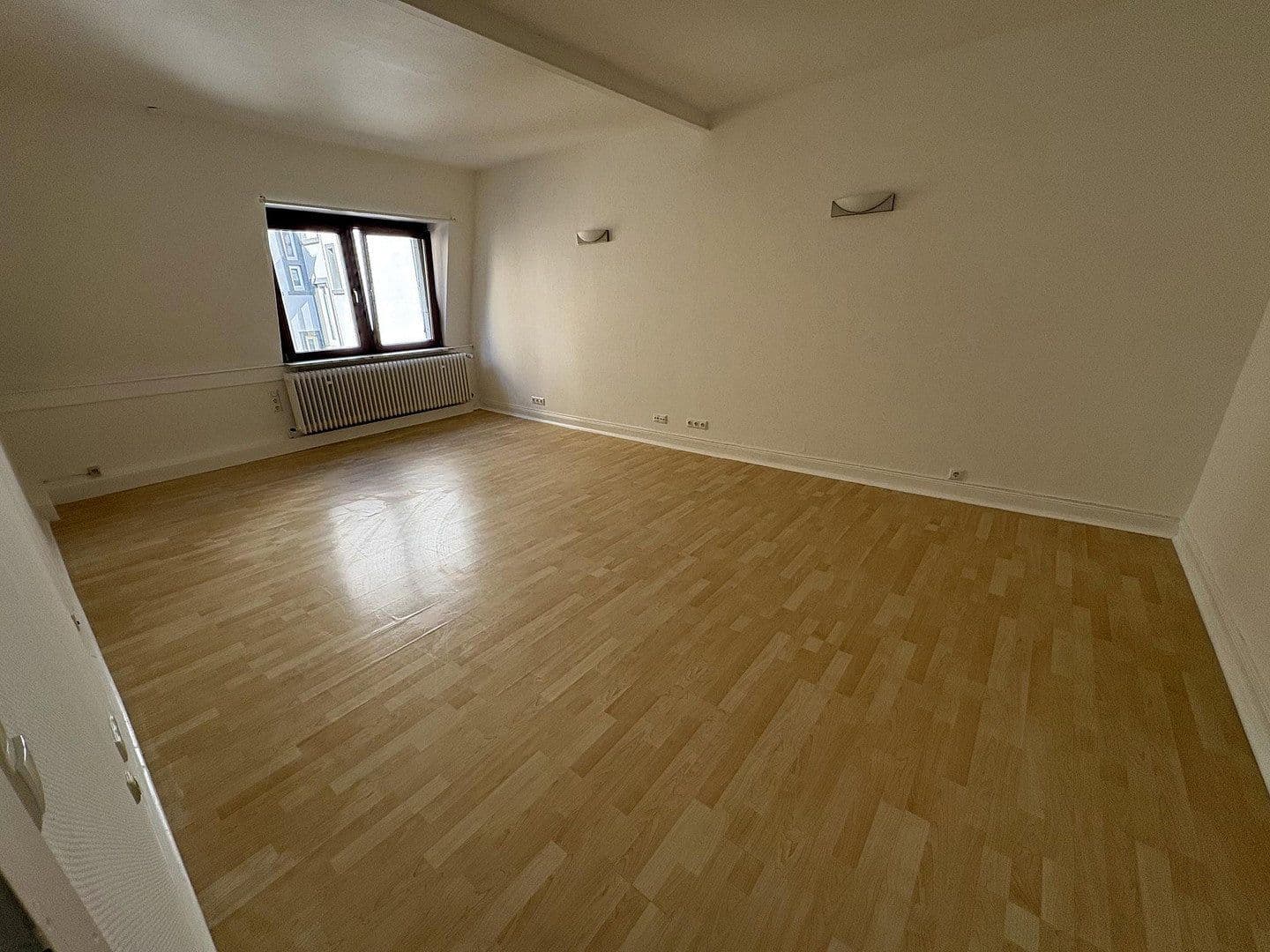 Prenájom bytu 2-izbový 73 m², Frankfurt am Main, Hesensko Prenájom bytu 2-izbový 73 m², Frankfurt am Main, Hesensko