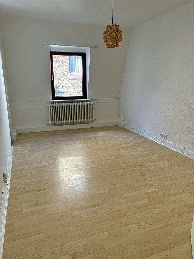 Prenájom bytu 2-izbový 73 m², Frankfurt am Main, Hesensko Prenájom bytu 2-izbový 73 m², Frankfurt am Main, Hesensko