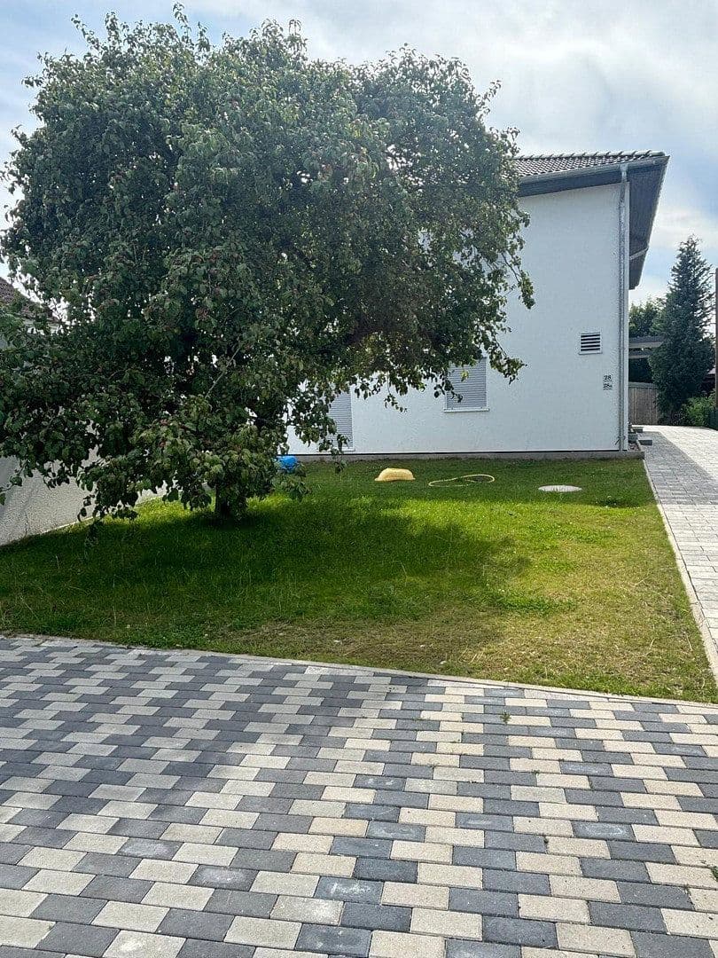 Prenájom domu 122 m², pozemek 400 m², Hurlacher Straße 28, Langerringen, Bavorsko Prenájom domu 122 m², pozemek 400 m², Hurlacher Straße 28, Langerringen, Bavorsko