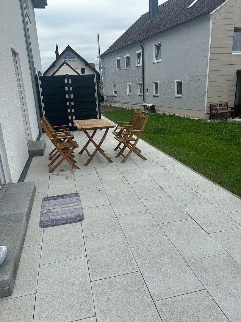 Prenájom domu 122 m², pozemek 400 m², Hurlacher Straße 28, Langerringen, Bavorsko Prenájom domu 122 m², pozemek 400 m², Hurlacher Straße 28, Langerringen, Bavorsko