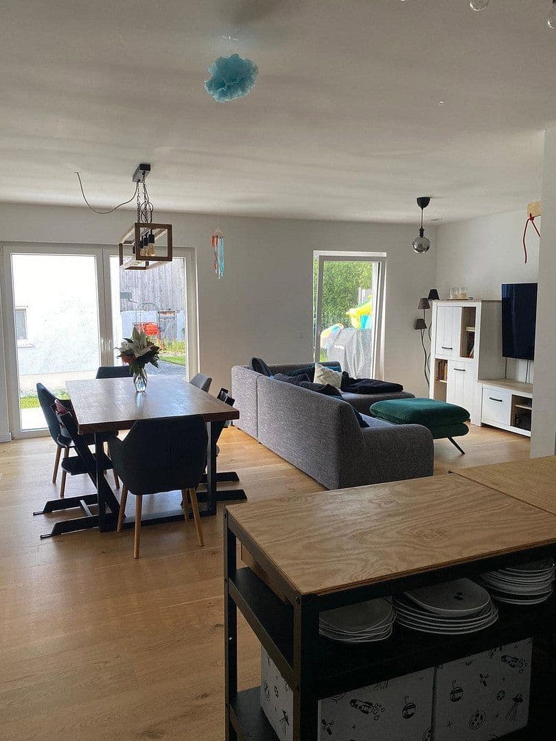 Prenájom domu 122 m², pozemek 400 m², Hurlacher Straße 28, Langerringen, Bavorsko Prenájom domu 122 m², pozemek 400 m², Hurlacher Straße 28, Langerringen, Bavorsko