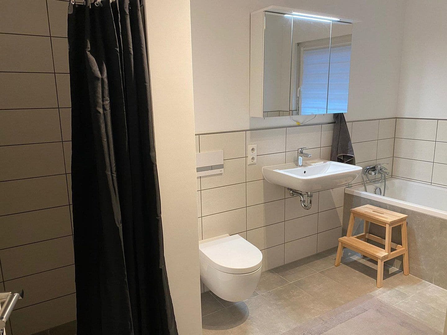 Prenájom domu 122 m², pozemek 400 m², Hurlacher Straße 28, Langerringen, Bavorsko Prenájom domu 122 m², pozemek 400 m², Hurlacher Straße 28, Langerringen, Bavorsko