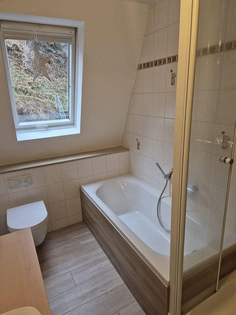 Prenájom bytu 3-izbový 98 m², Bahnhofstrasse 03, Schwarzenberg/Erzgebirge, Sasko Prenájom bytu 3-izbový 98 m², Bahnhofstrasse 03, Schwarzenberg/Erzgebirge, Sasko