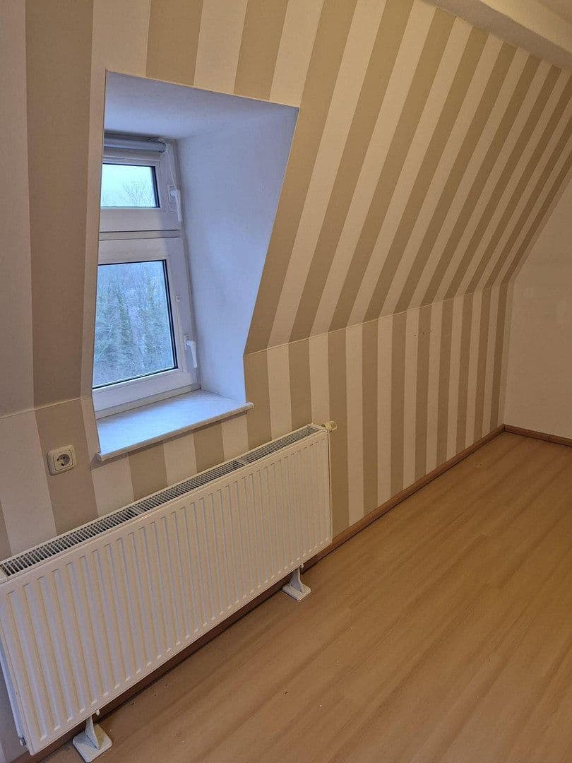 Prenájom bytu 3-izbový 98 m², Bahnhofstrasse 03, Schwarzenberg/Erzgebirge, Sasko Prenájom bytu 3-izbový 98 m², Bahnhofstrasse 03, Schwarzenberg/Erzgebirge, Sasko