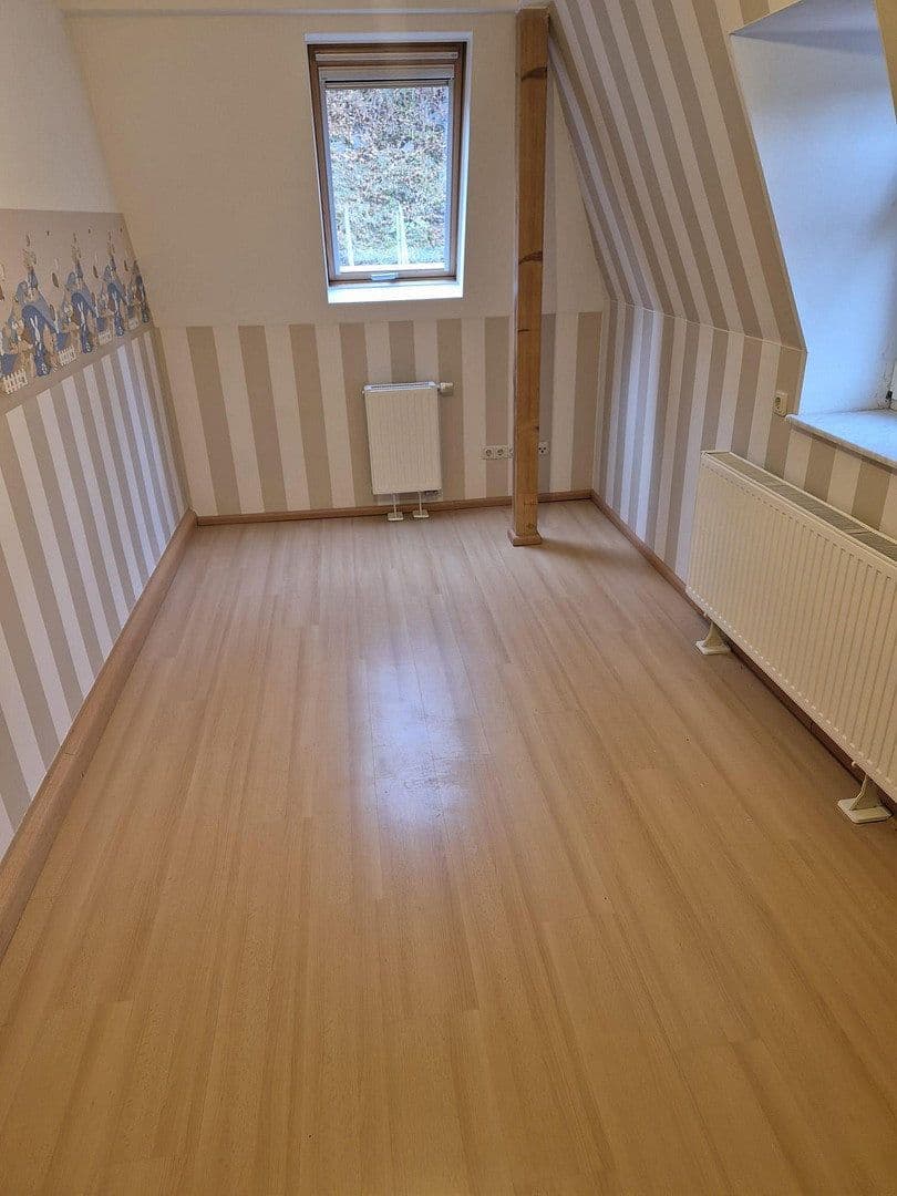 Prenájom bytu 3-izbový 98 m², Bahnhofstrasse 03, Schwarzenberg/Erzgebirge, Sasko Prenájom bytu 3-izbový 98 m², Bahnhofstrasse 03, Schwarzenberg/Erzgebirge, Sasko