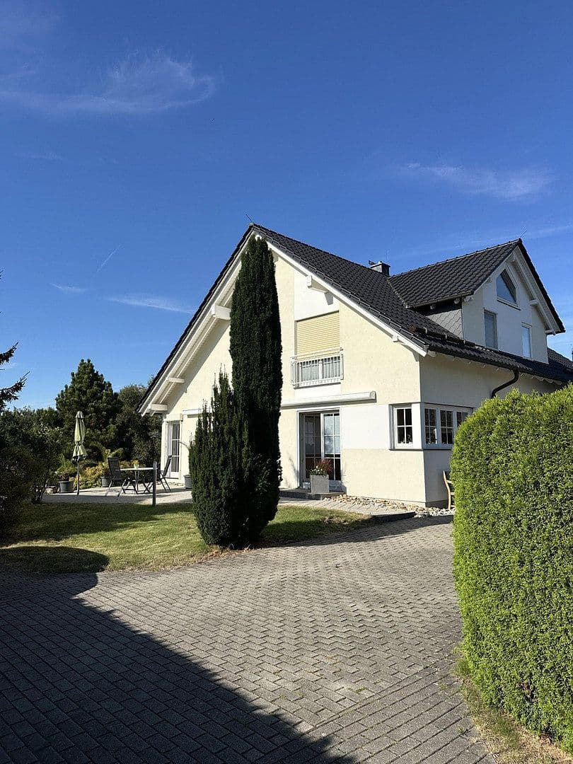 Predaj domu 220 m², pozemek 1.150 m², Chemnitz, Sasko Predaj domu 220 m², pozemek 1.150 m², Chemnitz, Sasko