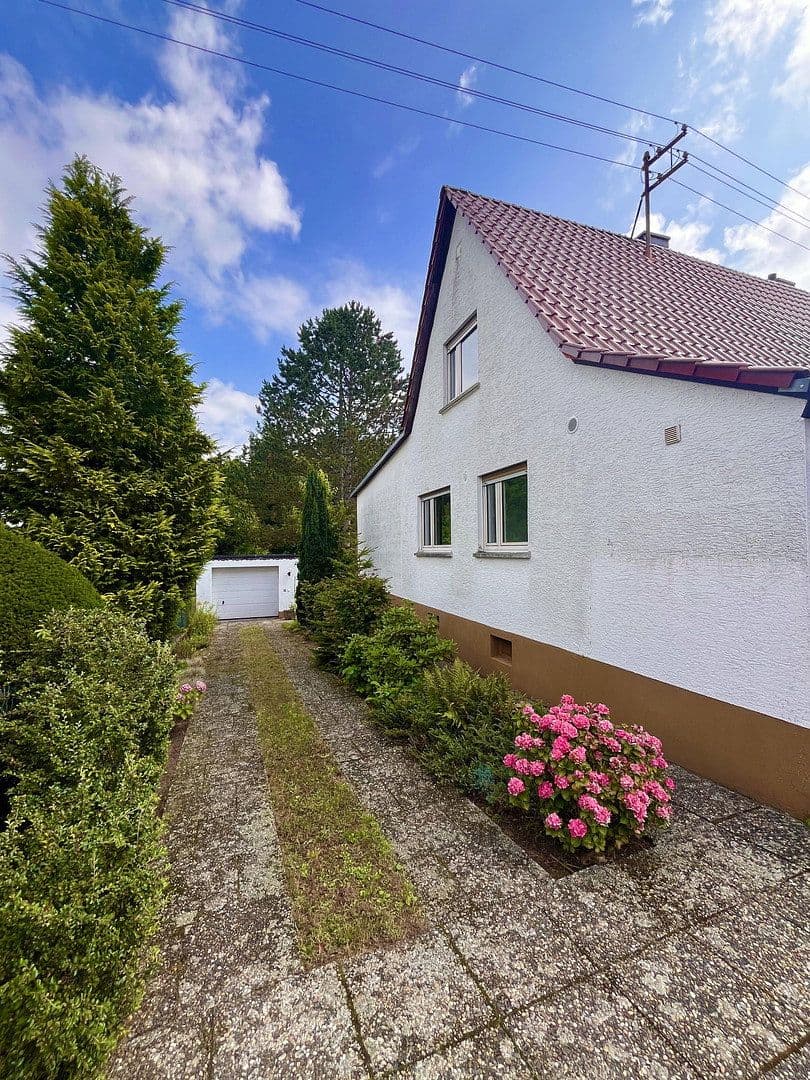 Predaj domu 175 m², pozemek 1.300 m², Am Kleeweiher 5, Dreieich, Hesensko Predaj domu 175 m², pozemek 1.300 m², Am Kleeweiher 5, Dreieich, Hesensko