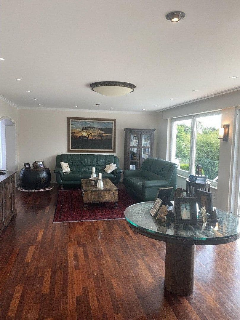 Predaj domu 280 m², pozemek 1.166 m², Stolberg, Severné Porýnie - Westfálsko Predaj domu 280 m², pozemek 1.166 m², Stolberg, Severné Porýnie - Westfálsko