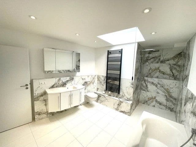 Prenájom bytu 4-izbový 120 m², Durmersheim, Bádensko-Wurttembersko Prenájom bytu 4-izbový 120 m², Durmersheim, Bádensko-Wurttembersko