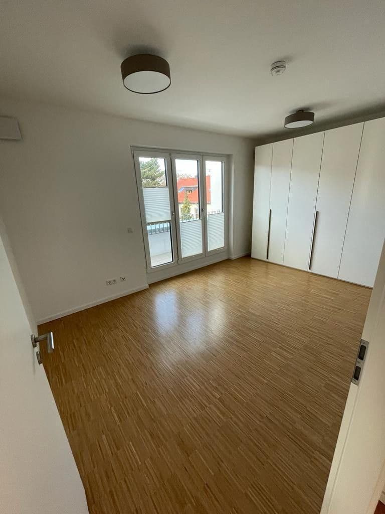 Prenájom bytu 2-izbový 83 m², Frankfurt am Main, Hesensko Prenájom bytu 2-izbový 83 m², Frankfurt am Main, Hesensko