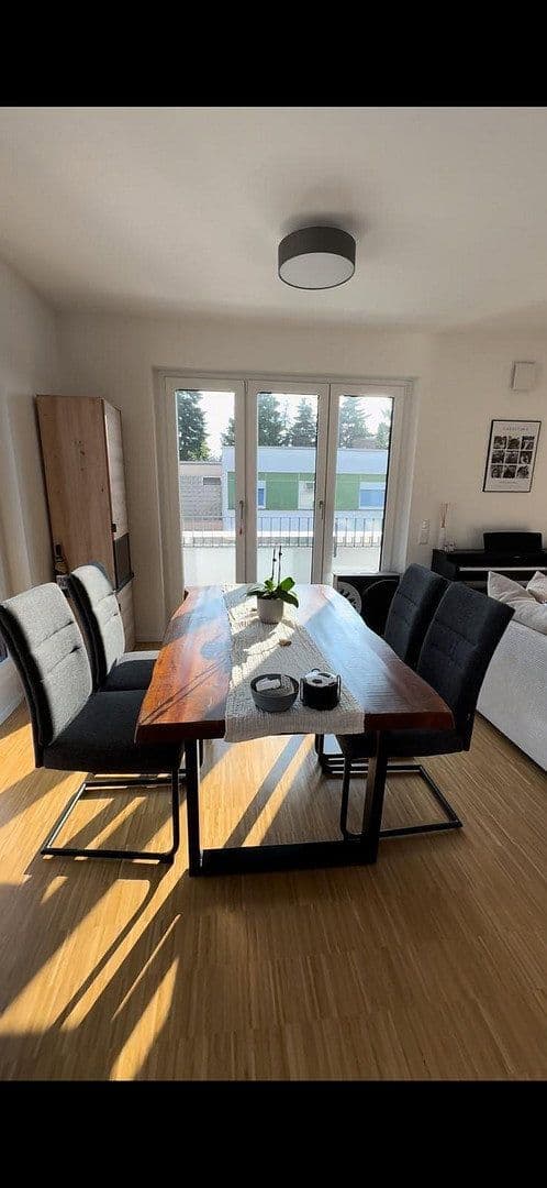 Prenájom bytu 2-izbový 83 m², Frankfurt am Main, Hesensko Prenájom bytu 2-izbový 83 m², Frankfurt am Main, Hesensko