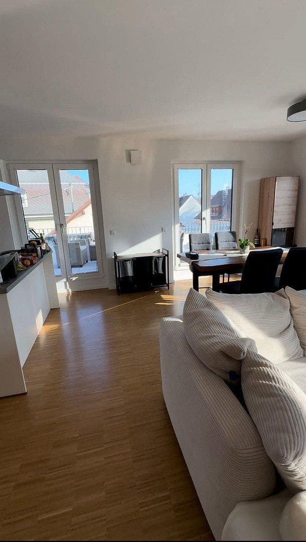 Prenájom bytu 2-izbový 83 m², Frankfurt am Main, Hesensko Prenájom bytu 2-izbový 83 m², Frankfurt am Main, Hesensko