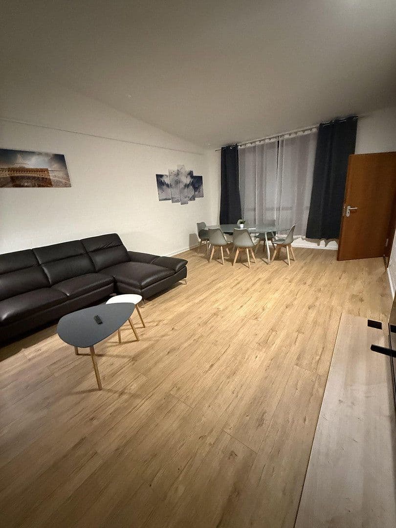 Prenájom bytu 3-izbový 78 m², Schwerin, Meklenbursko-Predpomoransko Prenájom bytu 3-izbový 78 m², Schwerin, Meklenbursko-Predpomoransko