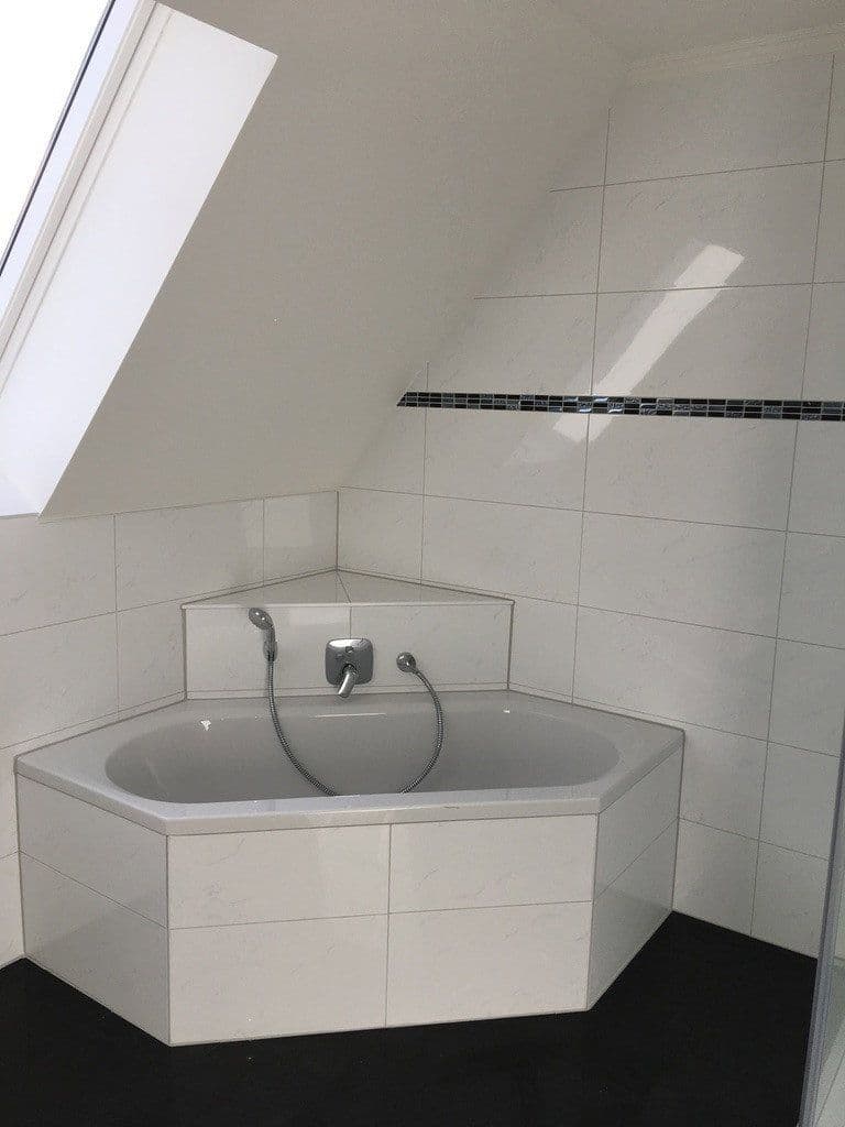 Prenájom bytu 3-izbový 78 m², Schwerin, Meklenbursko-Predpomoransko Prenájom bytu 3-izbový 78 m², Schwerin, Meklenbursko-Predpomoransko