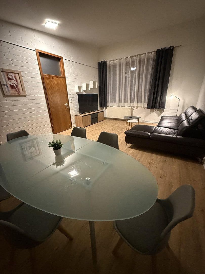 Prenájom bytu 3-izbový 78 m², Schwerin, Meklenbursko-Predpomoransko Prenájom bytu 3-izbový 78 m², Schwerin, Meklenbursko-Predpomoransko